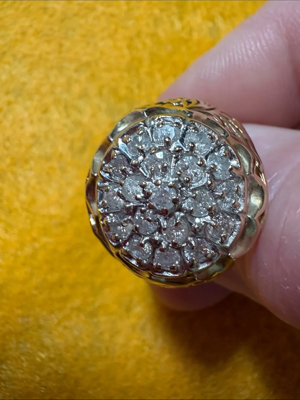 💎10 Kt Yellow Gold Cluster Diamond Ring Size 10 1/2-“1 CTTW Diamonds”